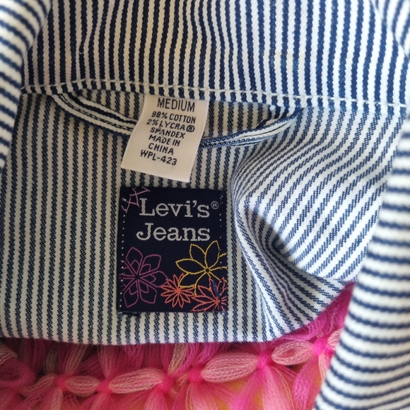 Levi's Jeans Cropped Distressed Jacket Size Medium - Picture 5 of 5